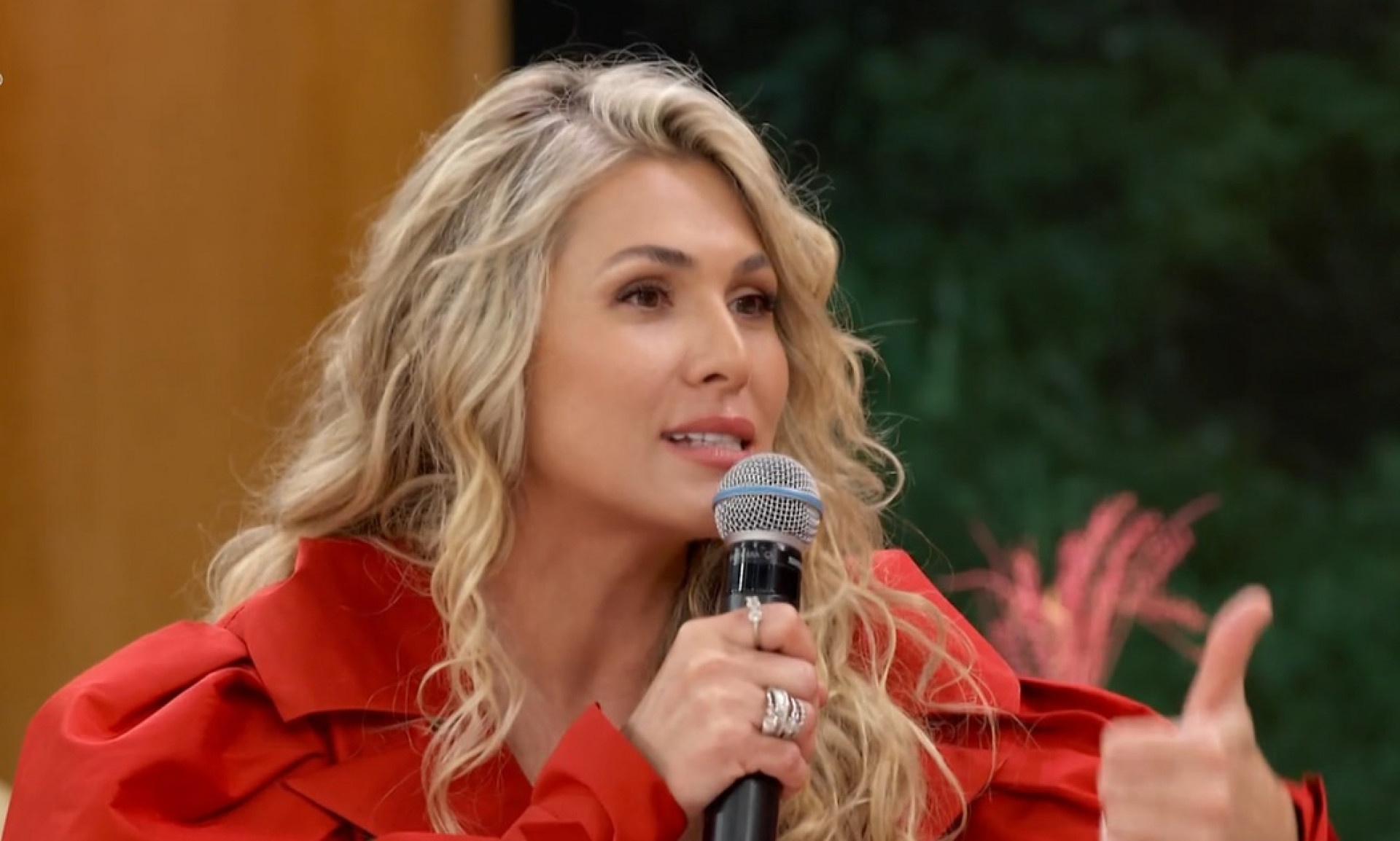 Lívia Andrade durante o 'Encontro' - Reprodução de vídeo / TV Globo