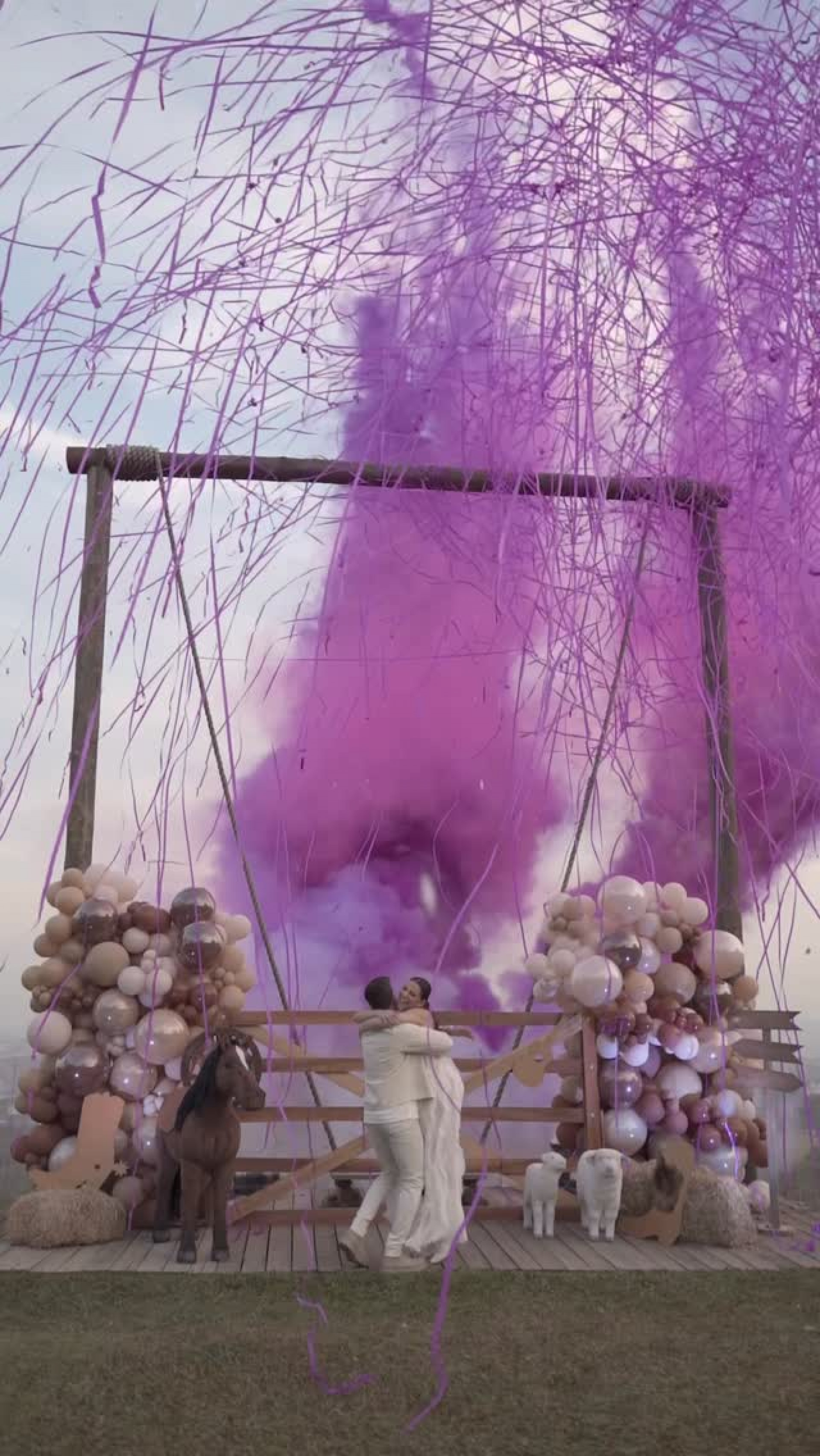 Key Alves e Bruno Rosa anunciam que esperam uma menina em chá revelação - Reprodução / Instagram