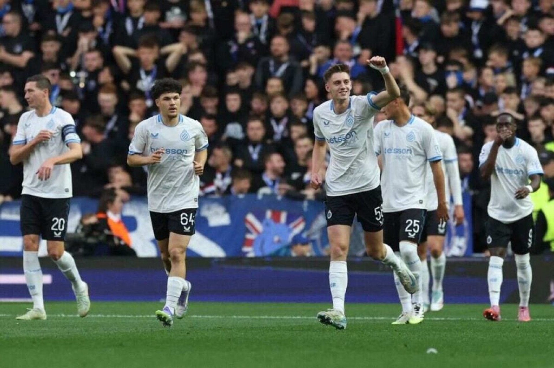 Brugge vence Rangers e larga na frente por vaga na Champions