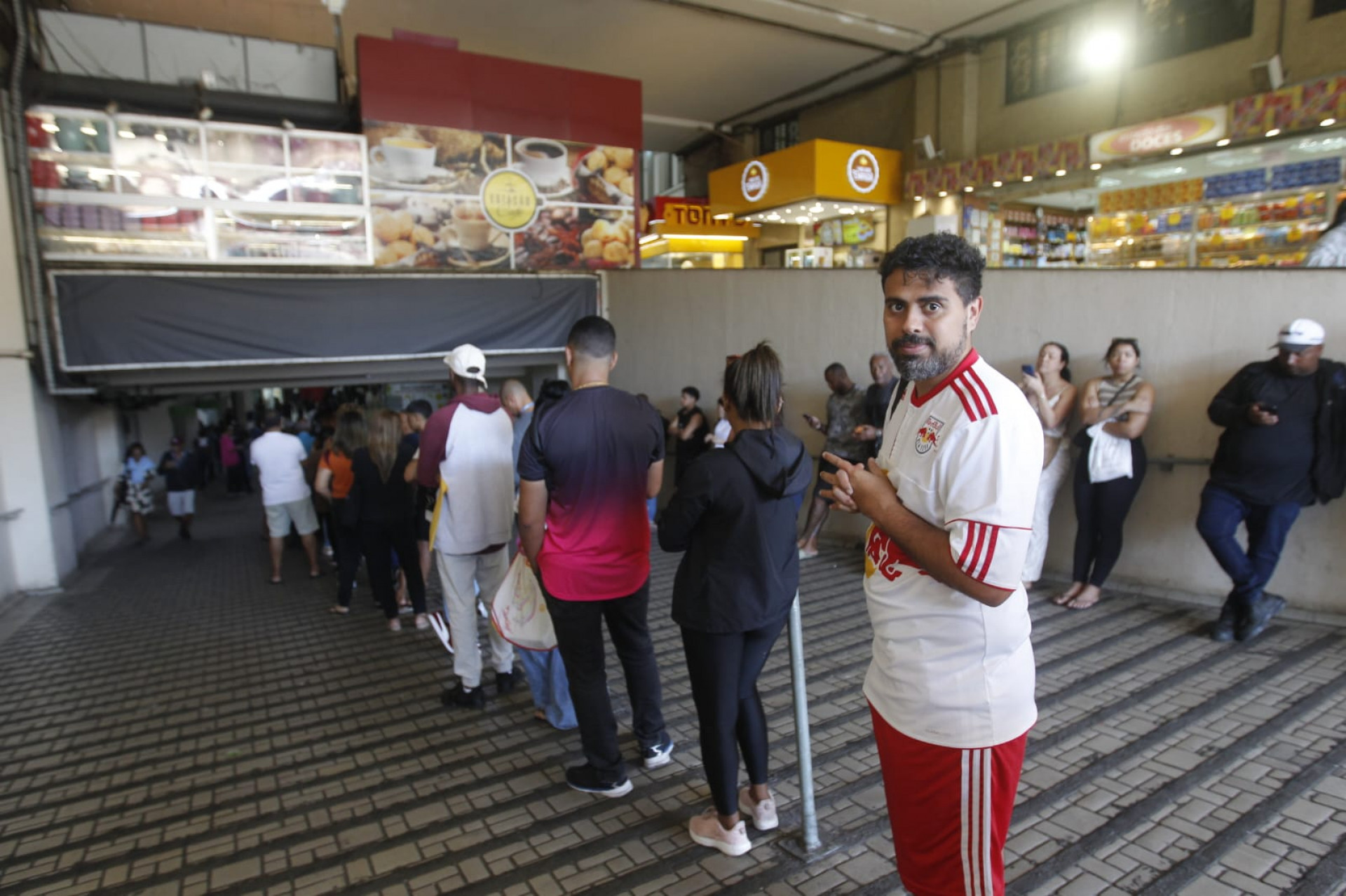 Thiago Rodrigues esteve pela segunda vez na Central para conseguir reembolso do Riocard - Reginaldo Pimenta / Agência O Dia