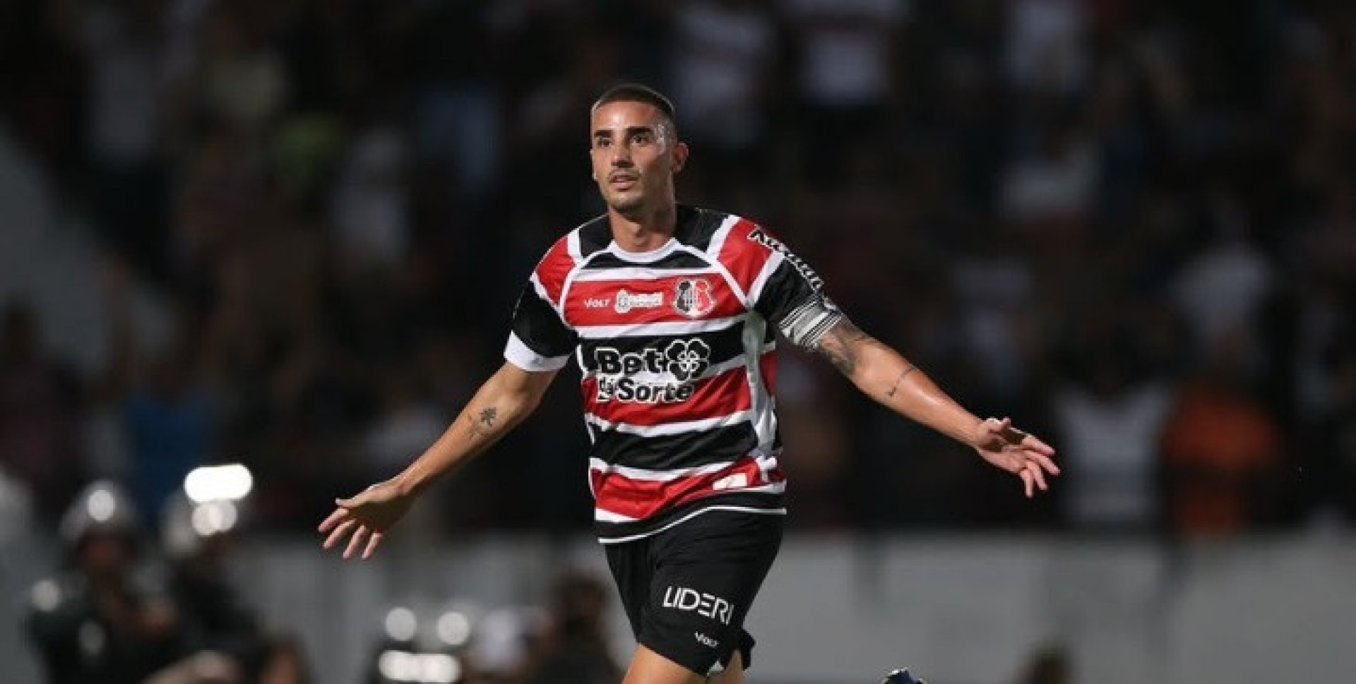 Thiago Galhardo acumula passagens por clubes como Vasco, Botafogo e Internacional - Reprodução / Instagram