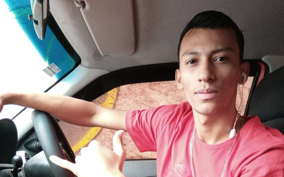 Tiago desapareceu ao cair no mar no Recreio - Rede Social