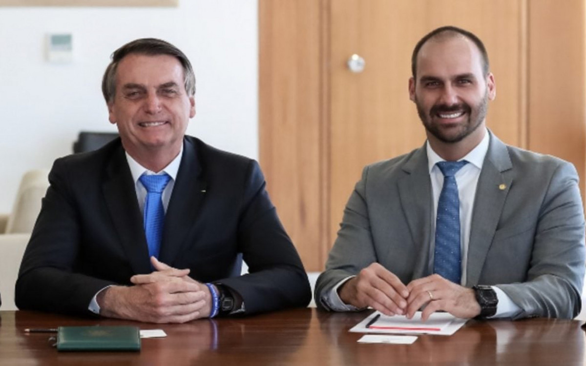 Eduardo e Jair Bolsonaro foram acusados de obstrução de Justiça no inquérito que apura a possível tentativa de golpe