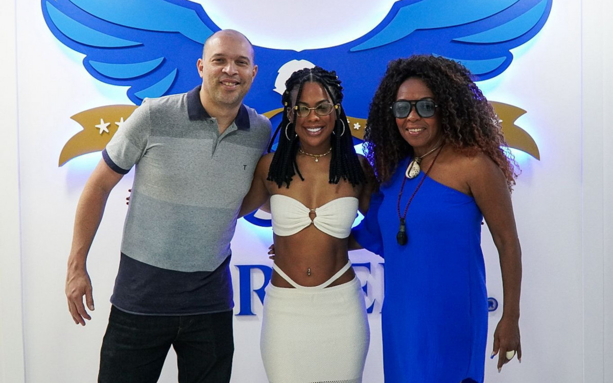 Presidente da Portela, Junior Escafura, Marvvila e a vice-presidente, Nilce Fran