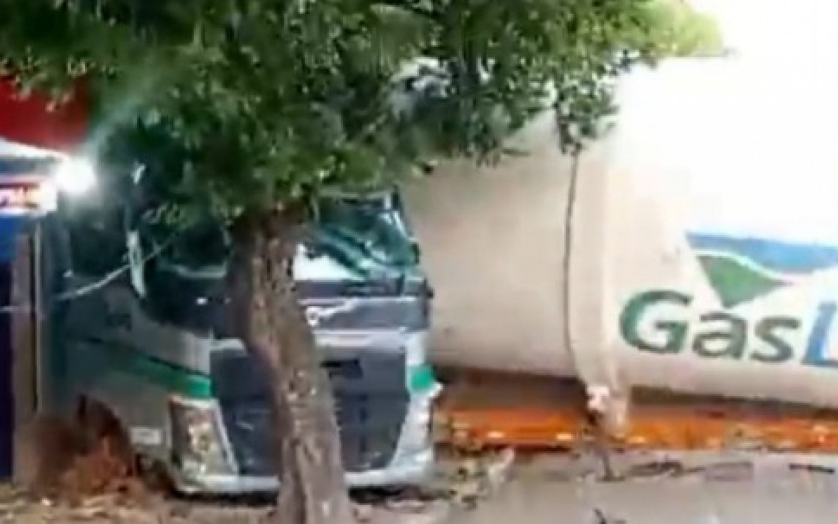 Acidente aconteceu na Avenida Ayrton Senna, em Paraíba do Sul