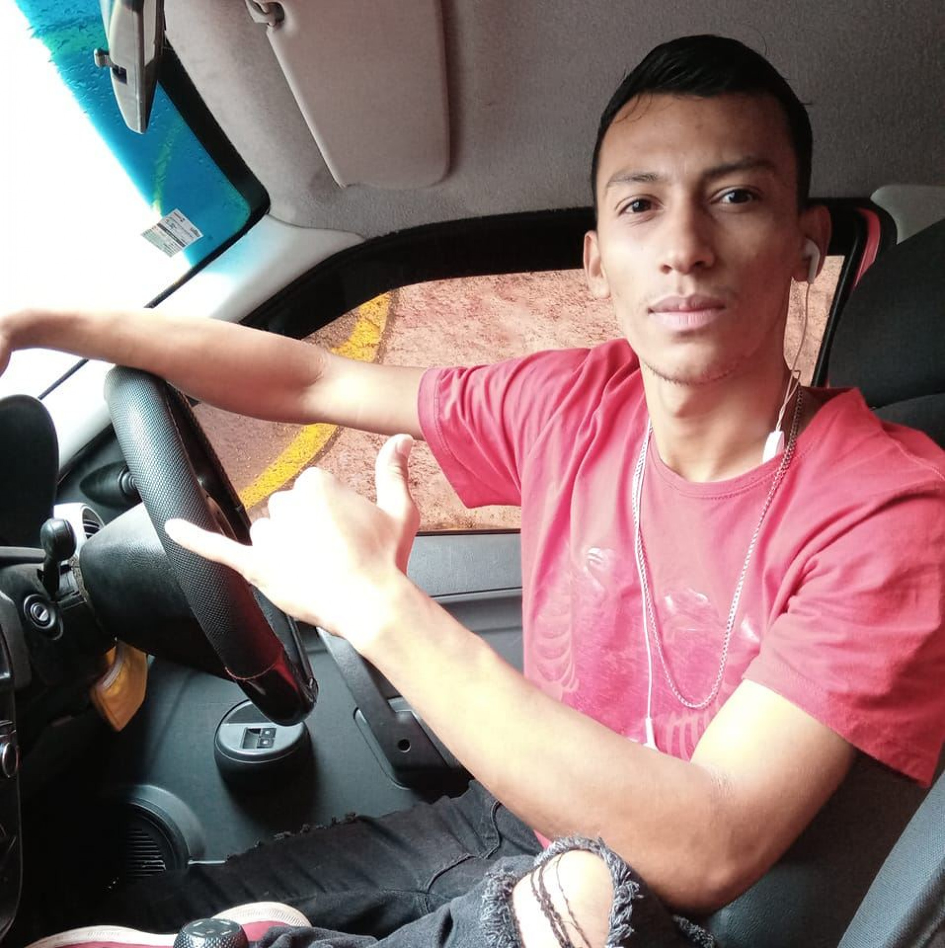 Tiago desapareceu ao cair no mar no Recreio