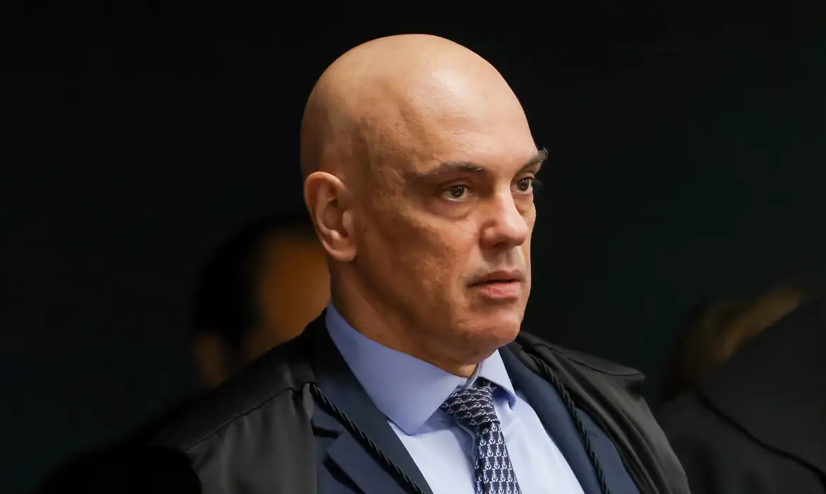Moraes dá 48h para Bolsonaro explicar documento com pedido de asilo