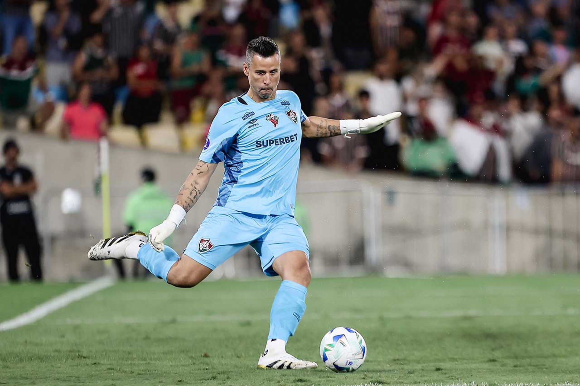 Rio de Janeiro, Brasil - 19/08/2025 - Maracan&atilde; -   
Fluminense enfrenta o Am&eacute;rica de Cali (COL) esta noite no Maracan&atilde; pela partida de volta das oitavas de finais da Copa Sul-americana 2025.

FOTO: LUCAS MER&Ccedil;ON  / FLUMINENSE F.C.
.
IMPORTANTE: Imagem destinada a uso institucional e divulga&ccedil;&atilde;o, seu
uso comercial est&aacute; vetado incondicionalmente por seu autor e o
Fluminense Football Club.&Eacute; obrigat&oacute;rio mencionar o nome do autor ou
usar a imagem.
.
IMPORTANT: Image intended for institutional use and distribution.
Commercial use is prohibited unconditionally by its author and
Fluminense Football Club. It is mandatory to mention the name of the
author or use the image.
.
IMPORTANTE: Im&aacute;gen para uso solamente institucional y distribuici&oacute;n. El
uso comercial es prohibido por su autor y por el Fluminense FootballClub. 
&Eacute;s mandat&oacute;rio mencionar el nombre del autor ao usar el im&aacute;gen.