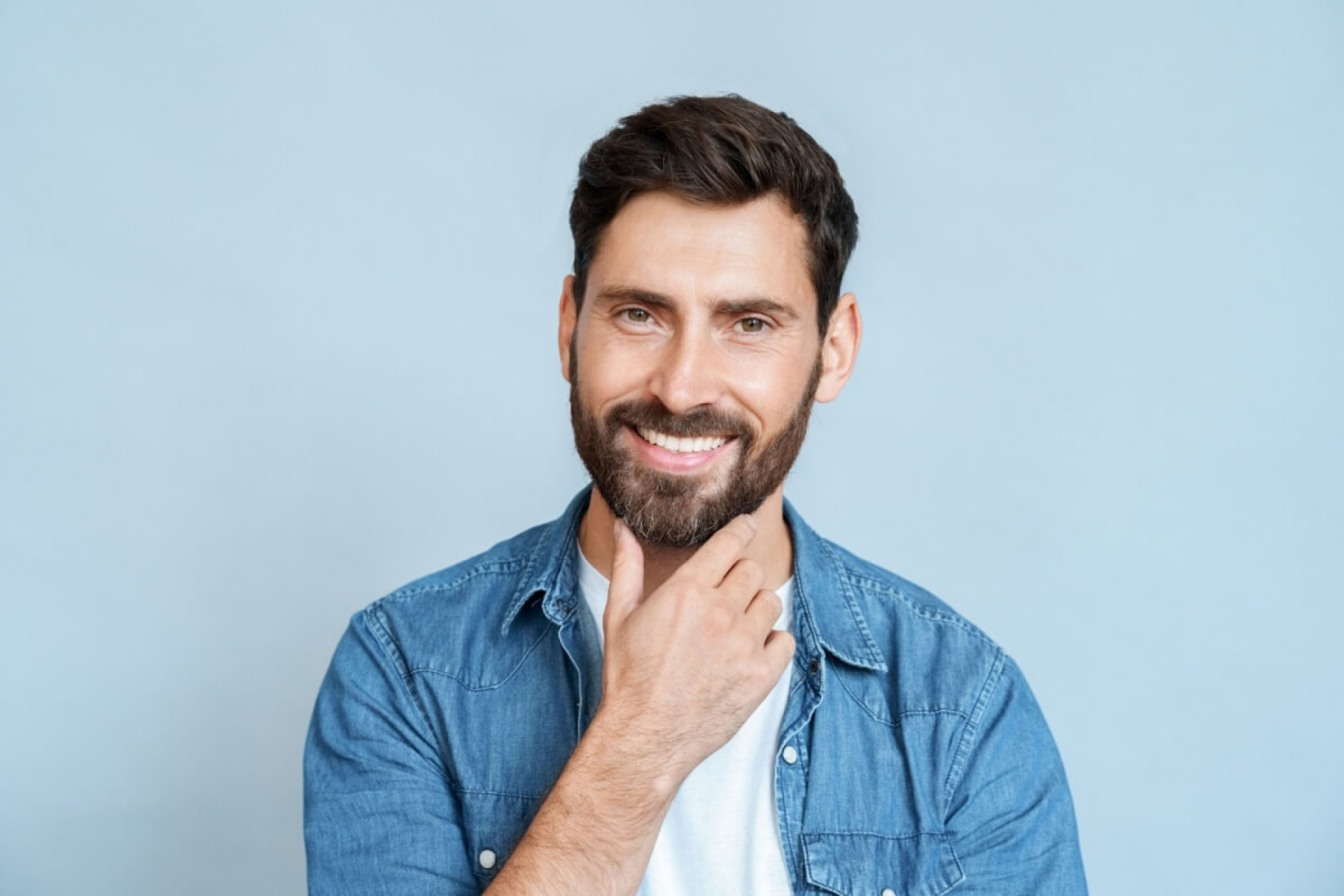 Cuidar da barba destaca os tra&ccedil;os e fortalece a autoestima (Imagem: Stock 4you | Shutterstock)