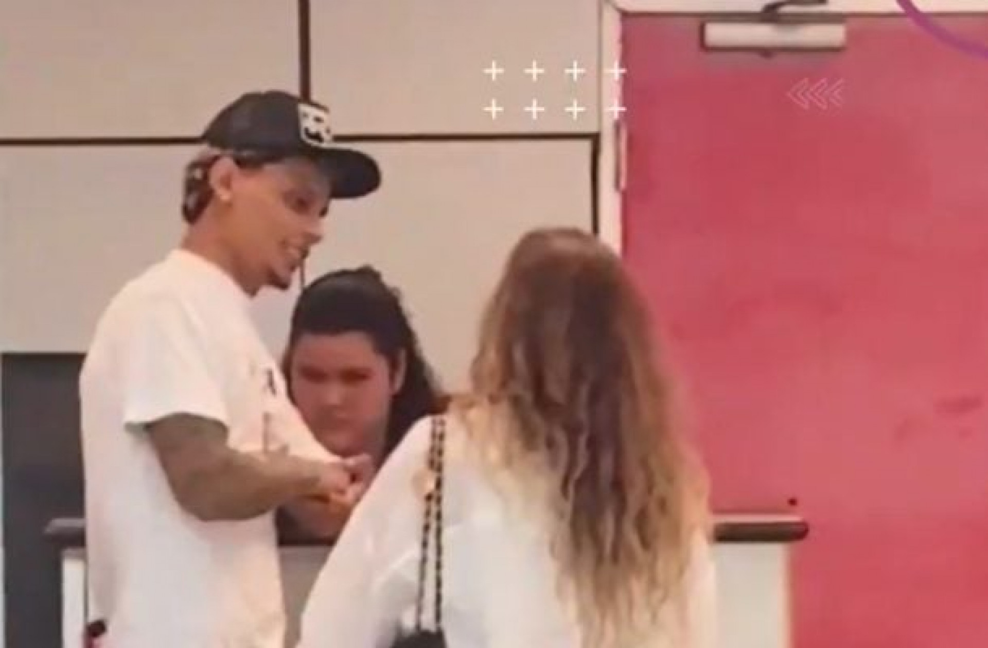 Mensagem vazada de namorada insinua tentativa de trai&ccedil;&atilde;o de ex-Palmeiras