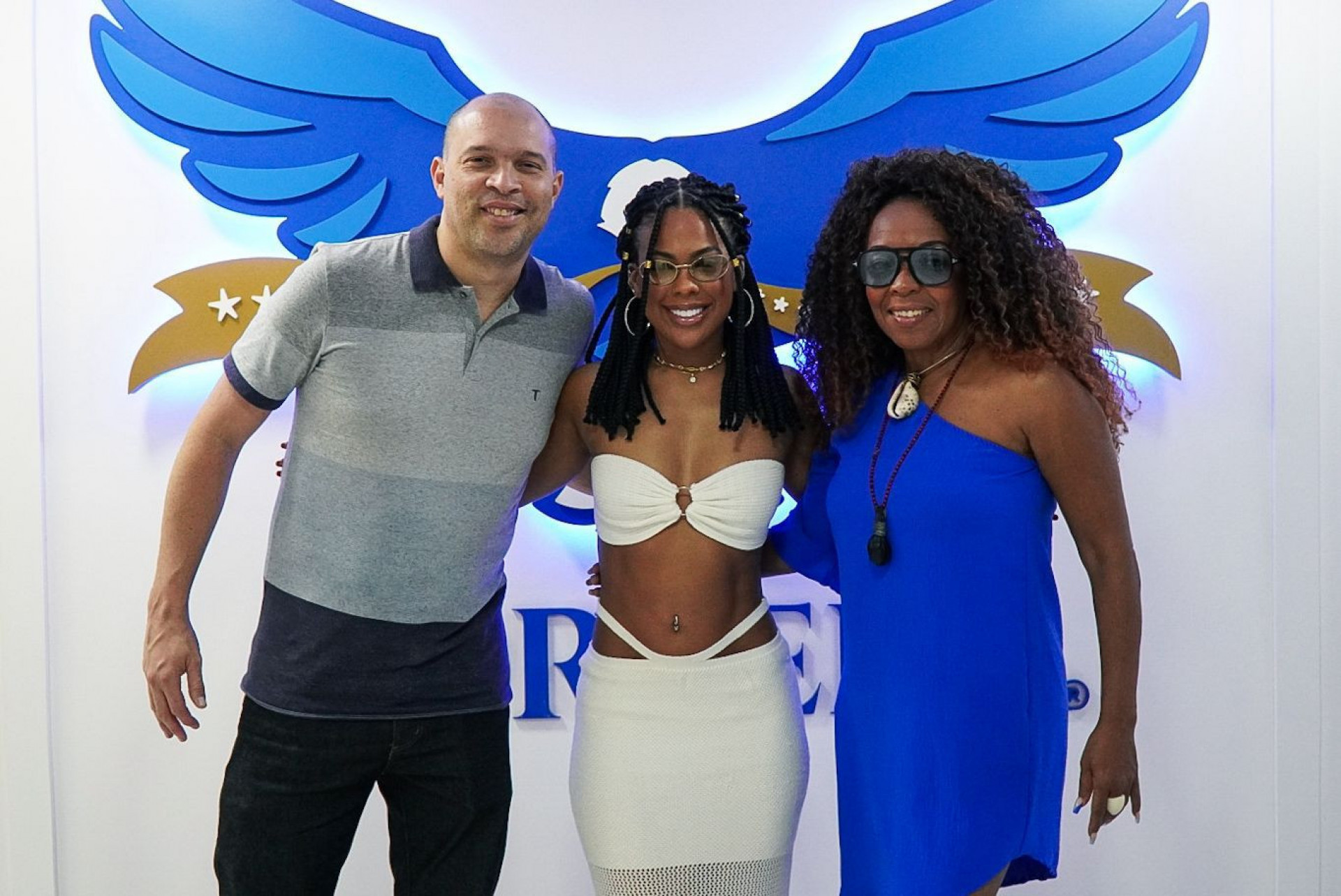 Presidente da Portela, Junior Escafura, Marvvila e a vice-presidente, Nilce Fran - Divulgação / Portela