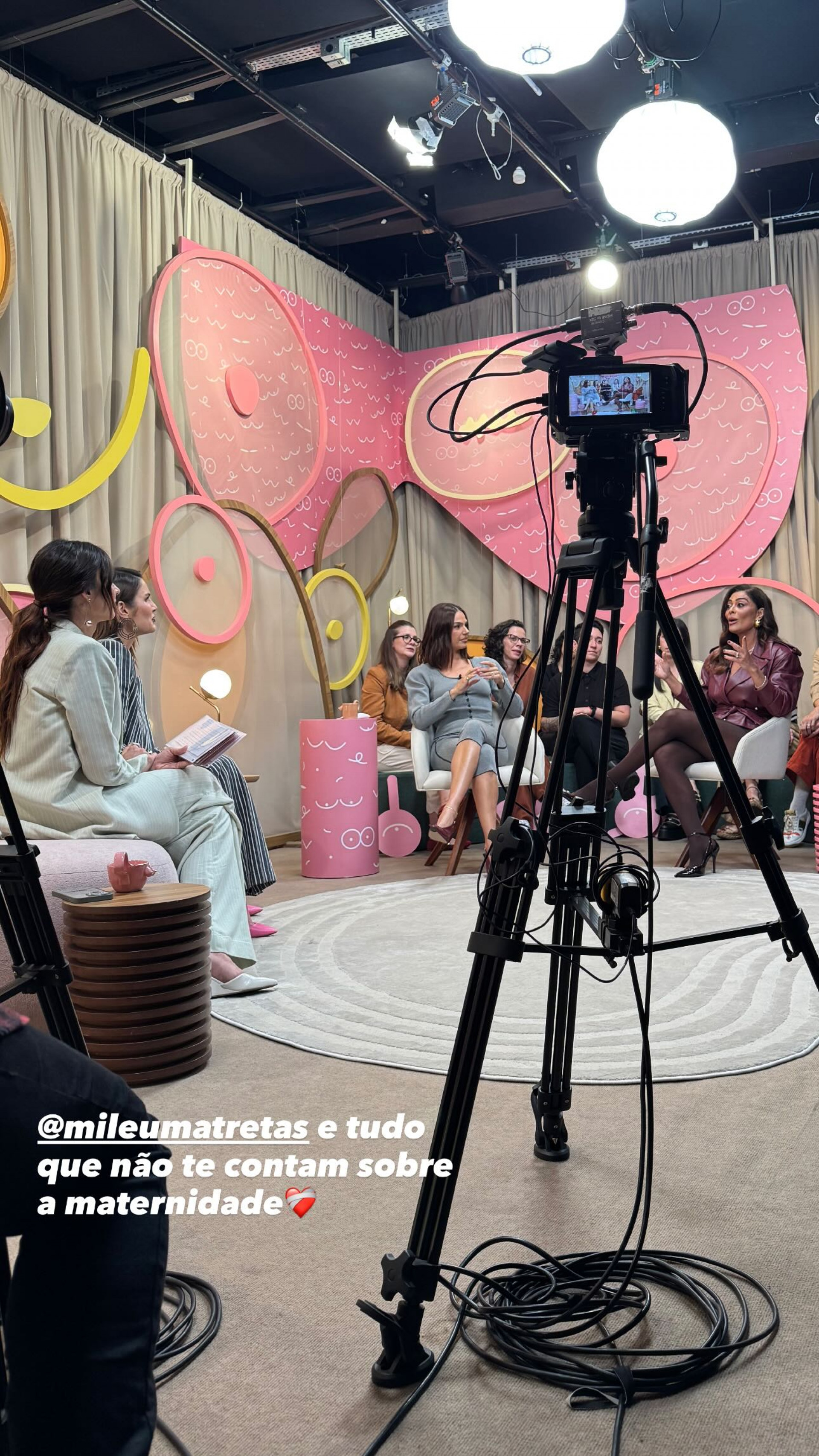 Isis Valverde gravou o podcast 'Mil e Uma TrETAS'
 - Reprodução/Instagram