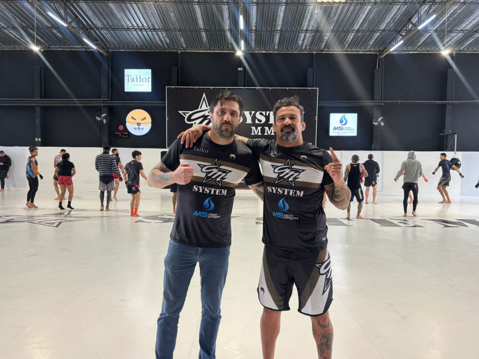 Cristiano Marcello (&agrave; direita) desenvolve grande trabalho na CMSystem - (Foto: Divulga&ccedil;&atilde;o)