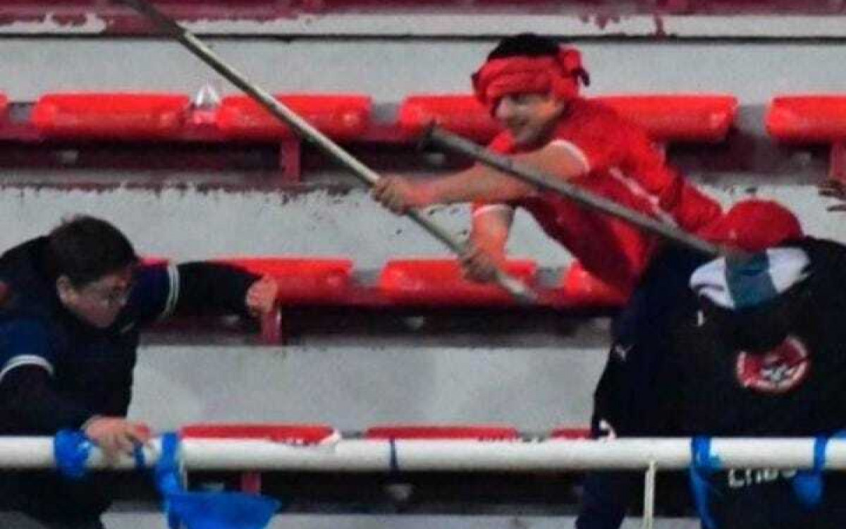 Torcedores utilizaram pedaços de pau na briga