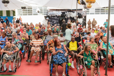 Abrigo Cristo Redentor completa 90 anos com festa para 200 idosos