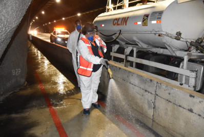 Clin realiza serviço de limpeza no Túnel Charitas-Cafubá