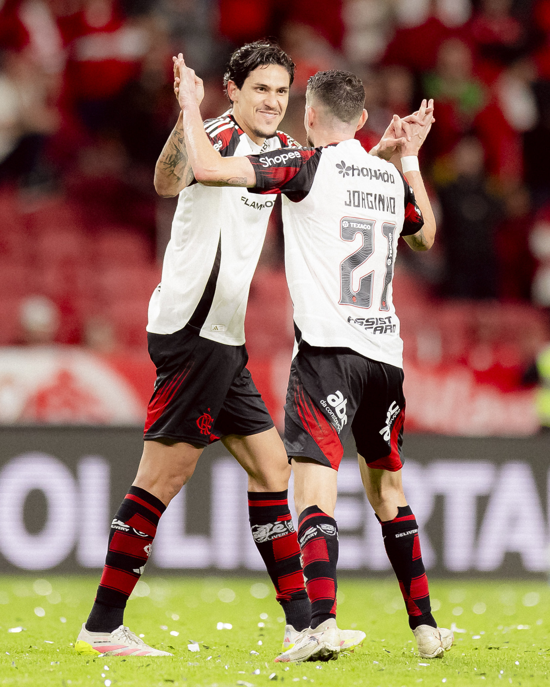 Pedro e Jorginho na vitória do Flamengo - Adriano Fontes/Flamengo