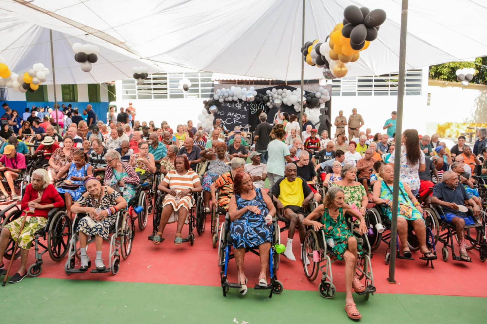 Abrigo Cristo Redentor cuida de cerca de 200 idosos - Gil Soares / Governo do Estado