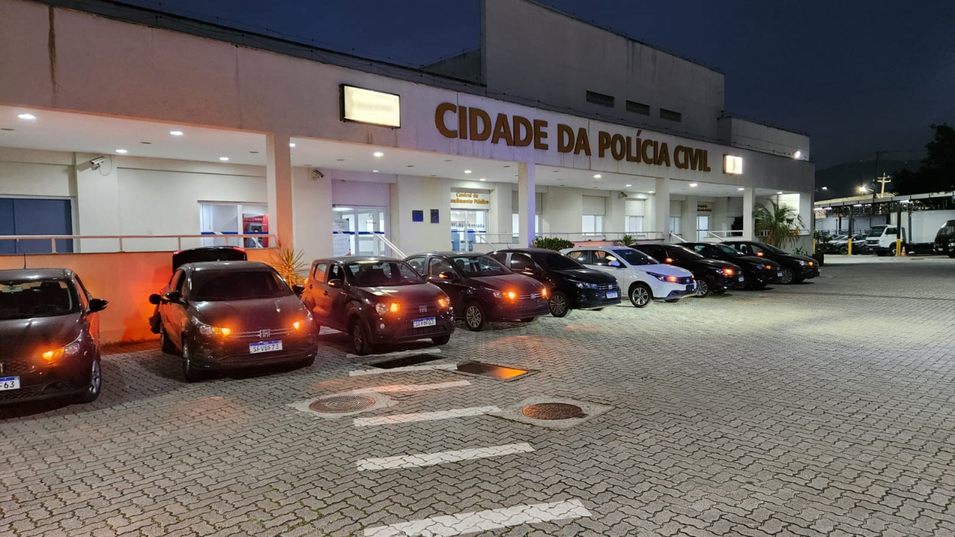 Ao todo, 23 carros foram recuperados, sendo 11 em uma agência de locação no Recreio - Reprodução