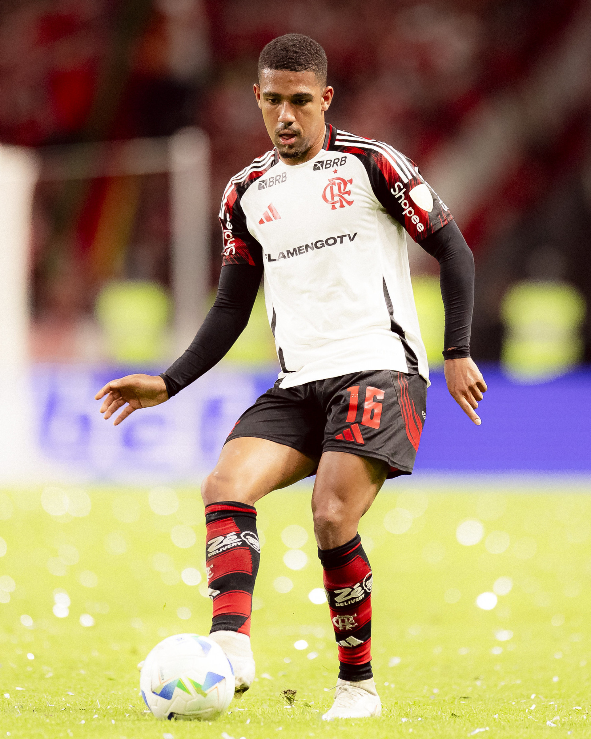 Samuel Lino foi titular do Flamengo pelo quarto jogo seguido