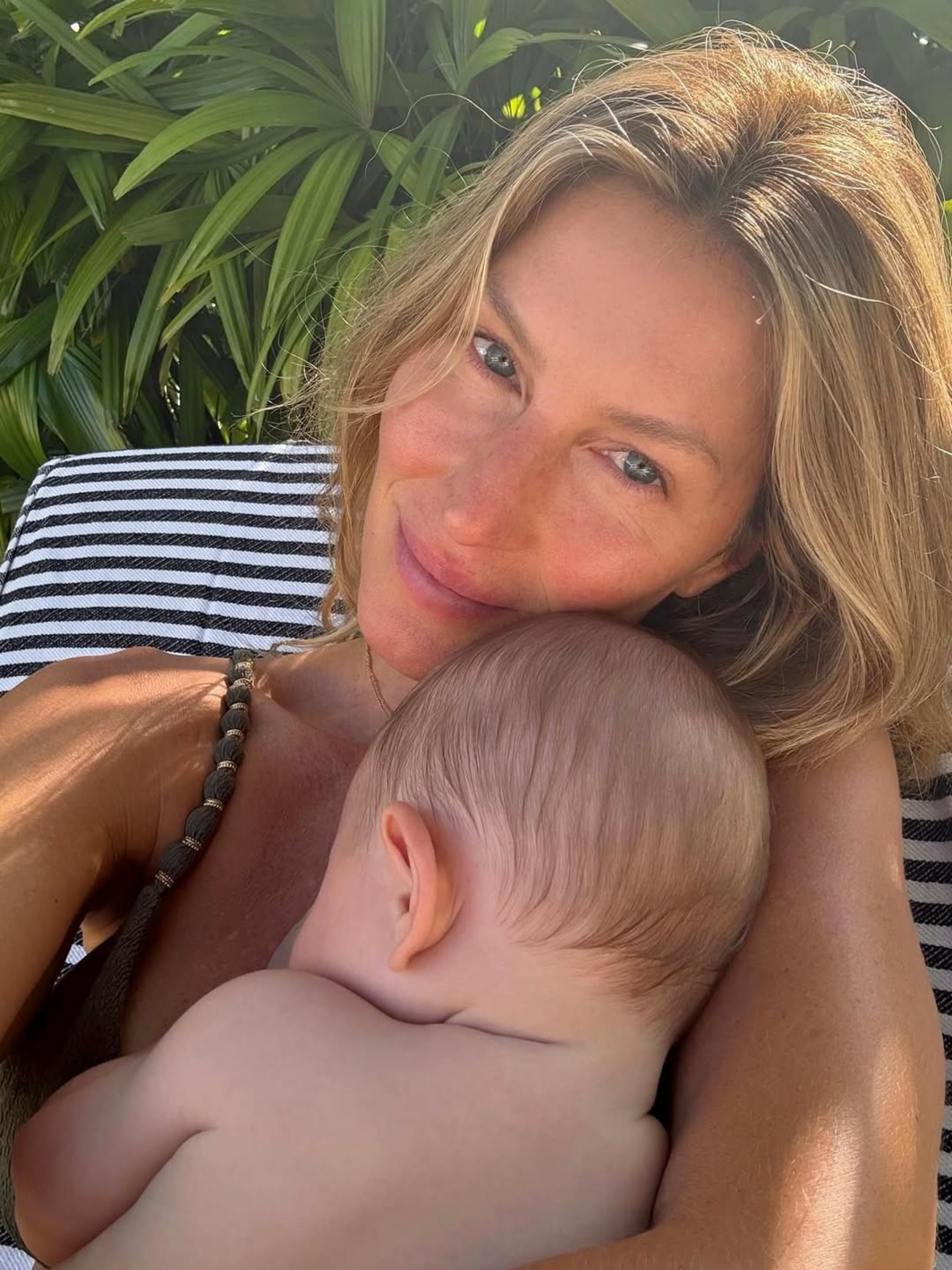 Gisele Bündchen publica clique inédito com caçula - Reprodução / Instagram