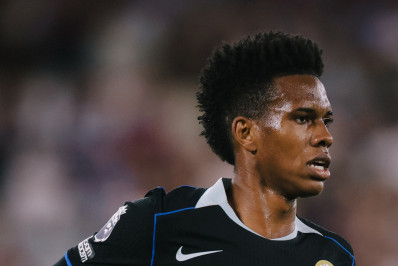 Técnico do Chelsea aponta erro de Estêvão em gol, mas pondera: 'Atuação foi muito boa'