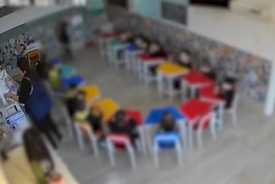 Professora que agrediu criança de 4 anos com pilha de livros é presa no RS