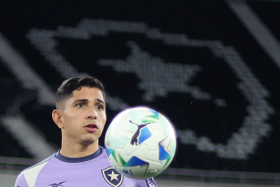 Botafogo tem retorno de Savarino para enfrentar o Fluminense; Alex Telles é desfalque