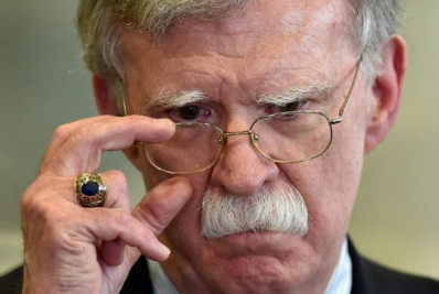 FBI faz operação de busca na casa de ex-conselheiro de Trump John Bolton, hoje opositor