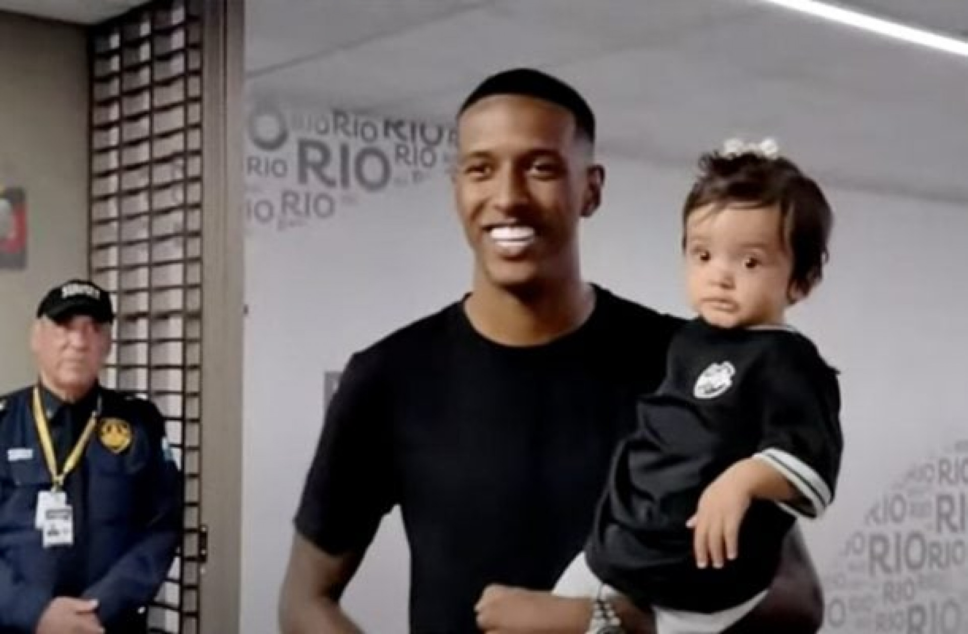 Robert Renan desembarca no RJ para fechar com o Vasco