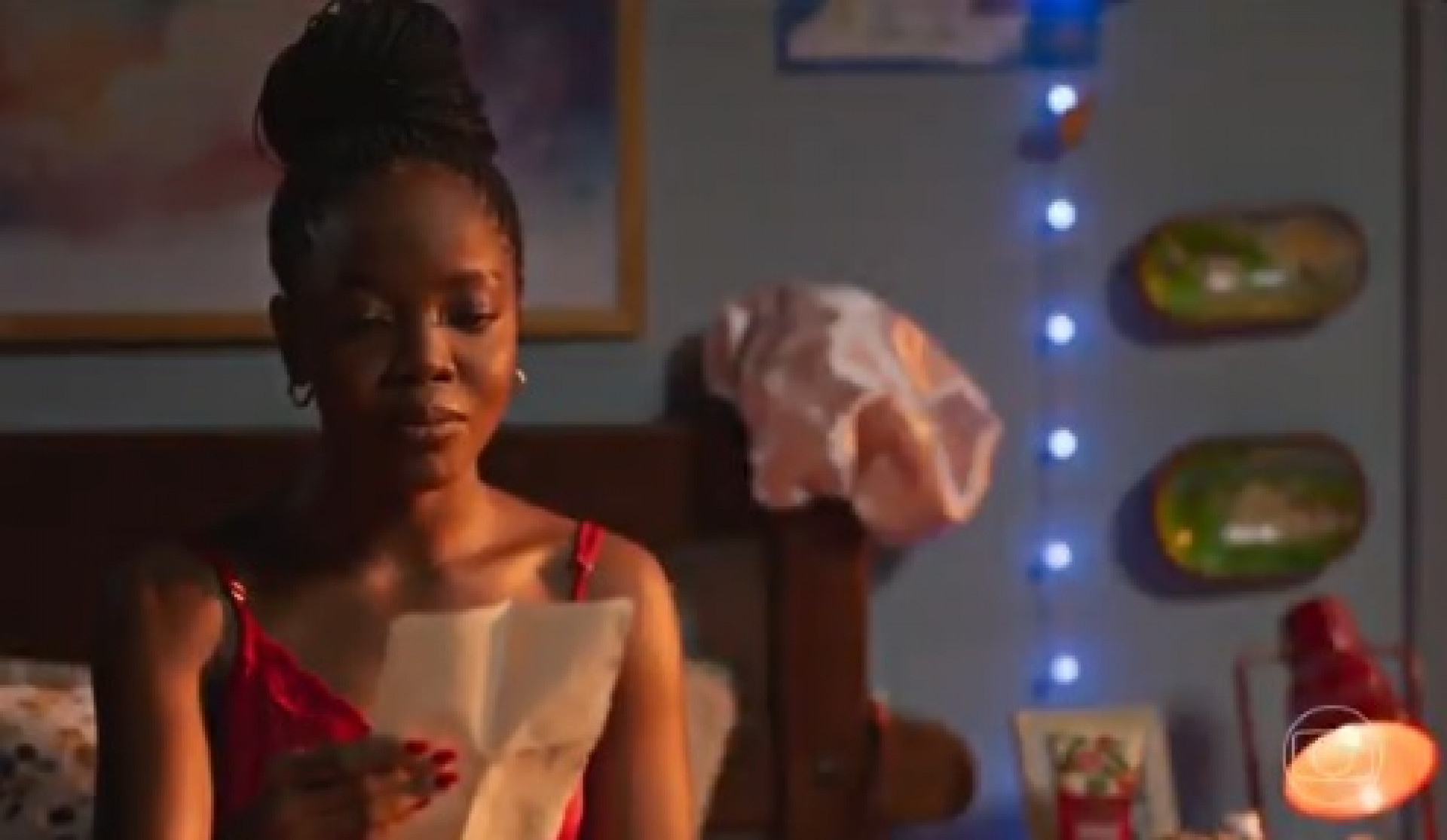 Clara Moneke protagoniza a novela 'Dona de Mim' - Reprodução/TV Globo