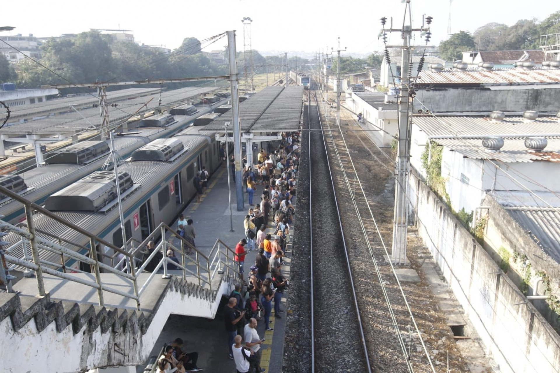 Tiroteio no Corte Oito impactou no funcionamento de trens; Estação Gramacho ficou lotada - Reginaldo Pimenta / Agência O Dia
