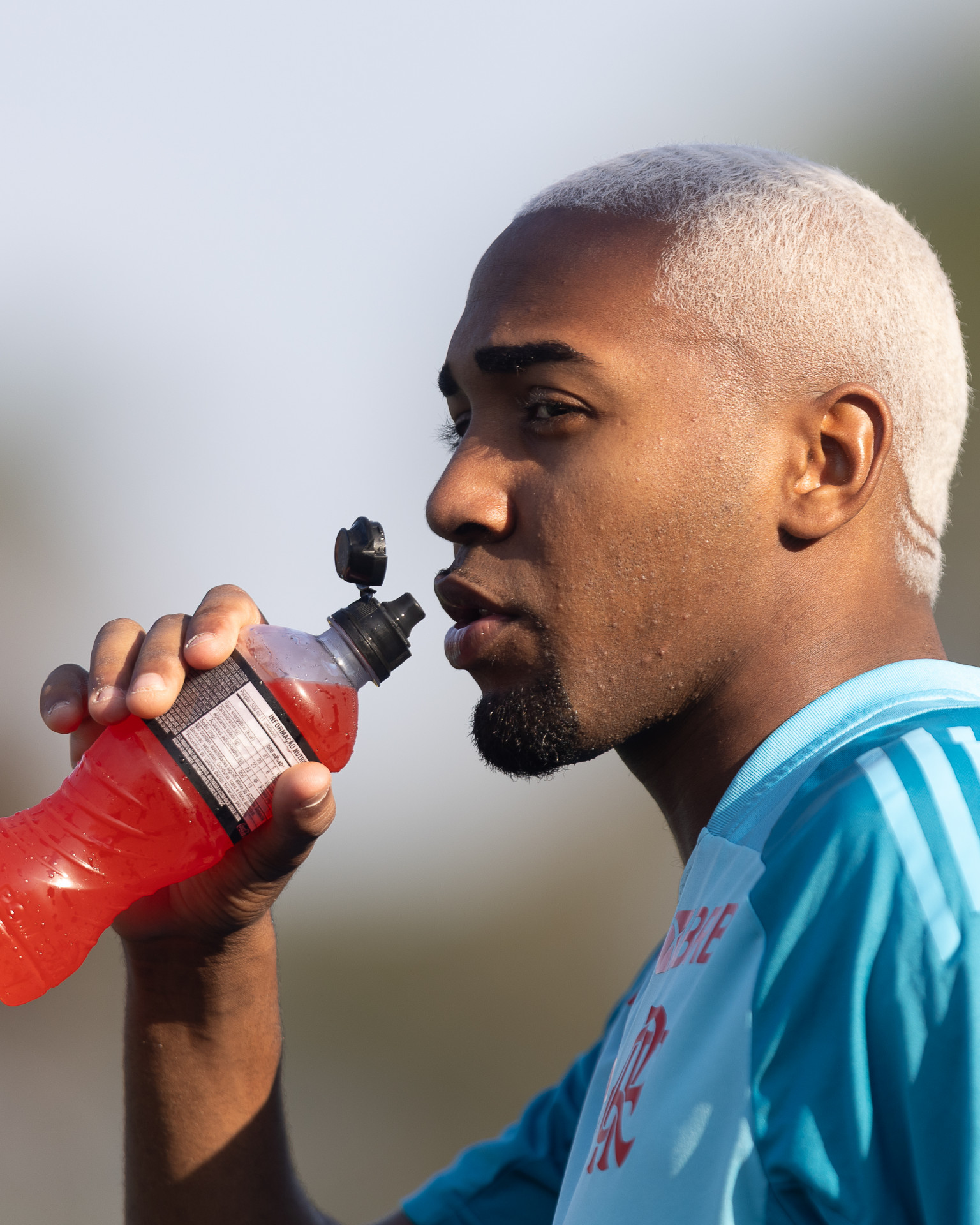 Grande joia da base rubro-negra, Lorran tenta reconquistar uma vaga entre os titulares do Flamengo