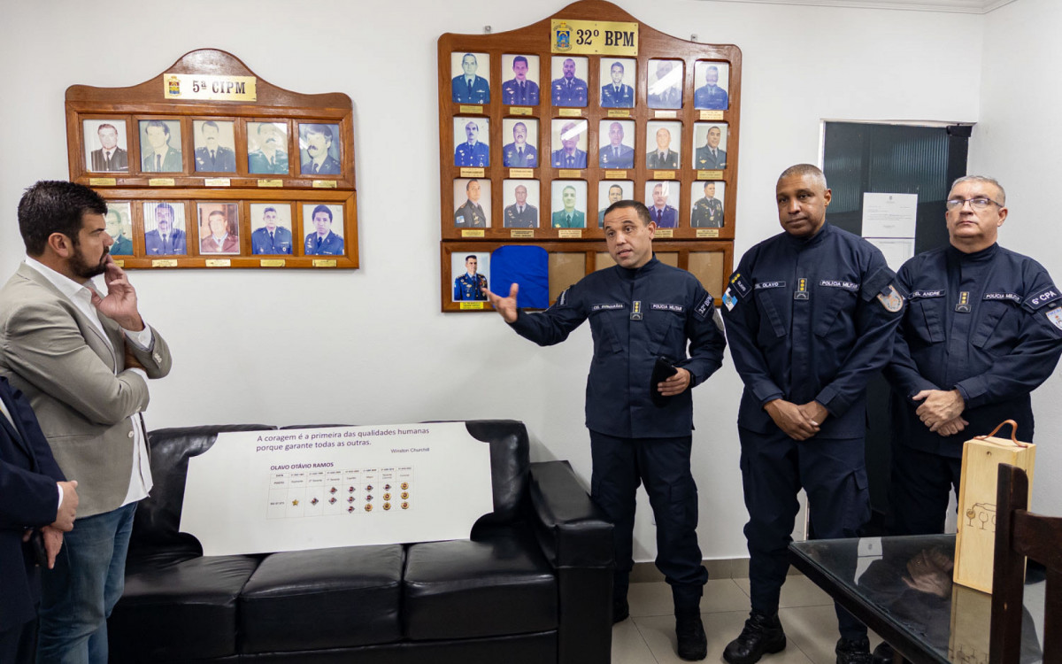 Evento em Macaé reuniu autoridades civis e militares para a passagem de comando do 32º BPM
