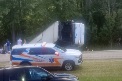 Acidente com ônibus de turismo deixa cinco mortos em Nova York