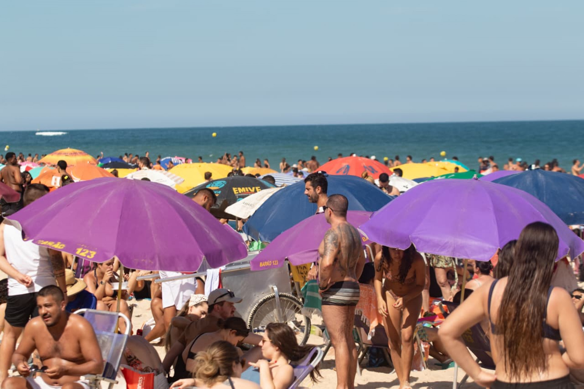Cariocas aproveitam verânico na Praia de Ipanema - Érica Martins/Agência O DIA