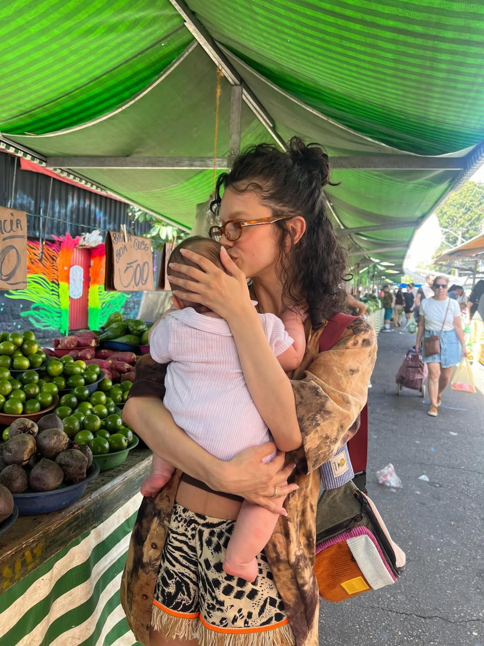 Manu Gavassi celebra 1° ano da filha com declaração: 'Meu amor'