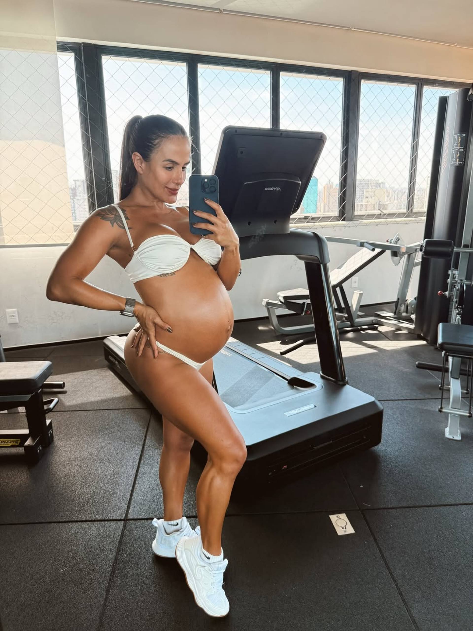  Carol Peixinho treina de biquíni com barrigão à mostra
 - Reprodução / Instagram