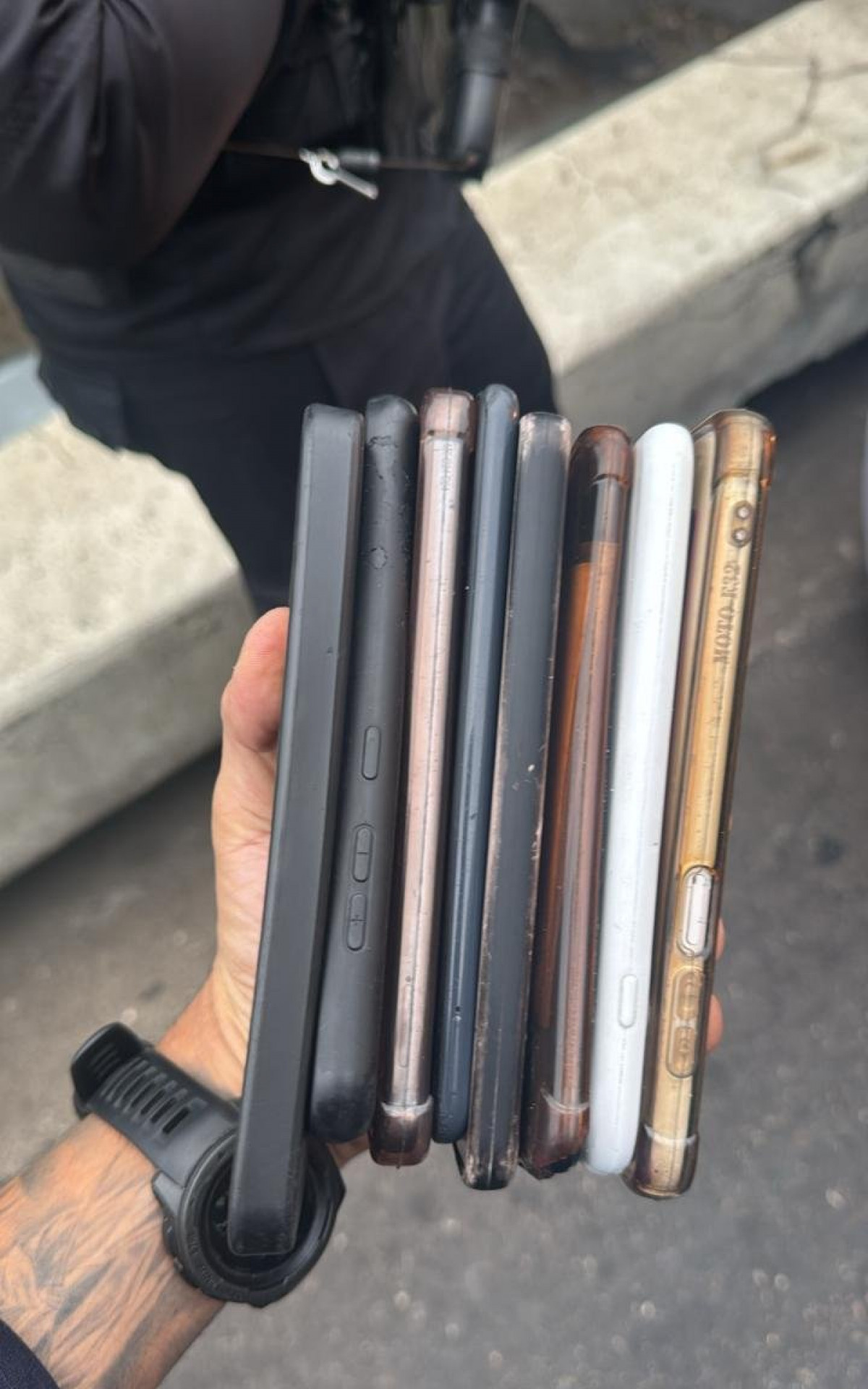 Celulares apreendidos com grupo de adolescentes em Botafogo - Divulga&ccedil;&atilde;o