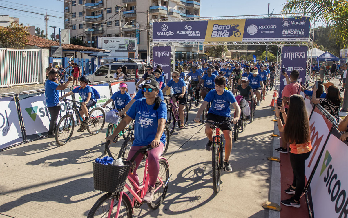 Participantes percorreram 10 km passando por pontos históricos e culturais de Macaé, em passeio ciclístico realizado neste domingo (24).