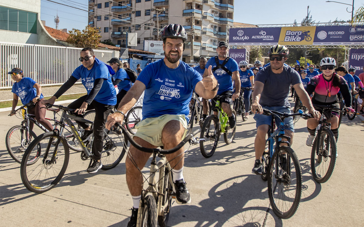Participantes percorreram 10 km passando por pontos históricos e culturais de Macaé, em passeio ciclístico realizado neste domingo (24).