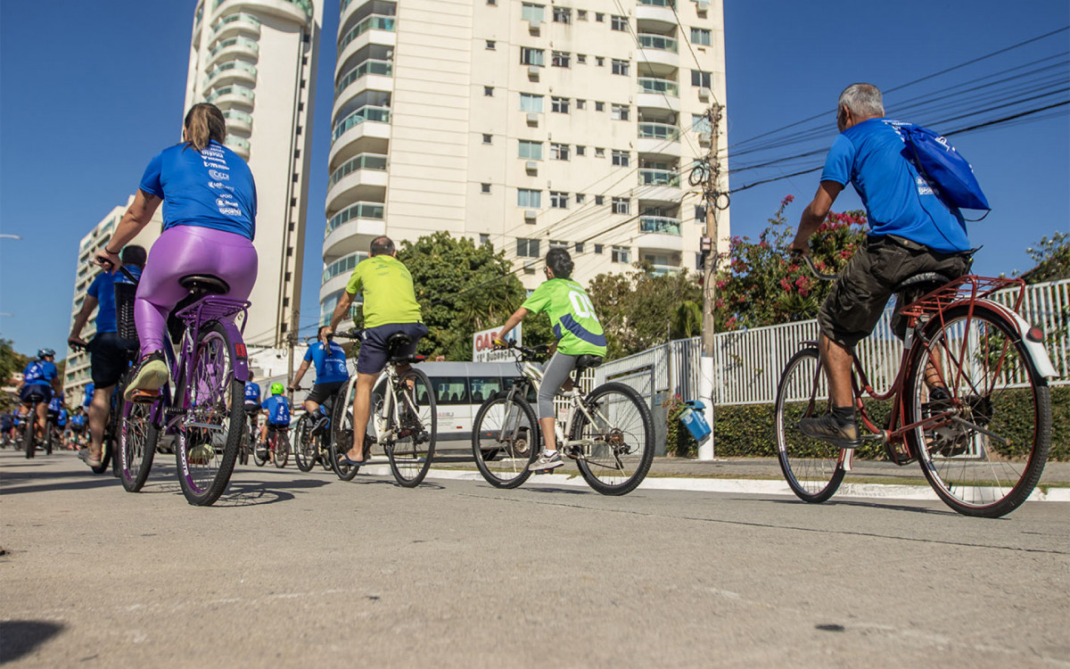 Participantes percorreram 10 km passando por pontos históricos e culturais de Macaé, em passeio ciclístico realizado neste domingo (24).