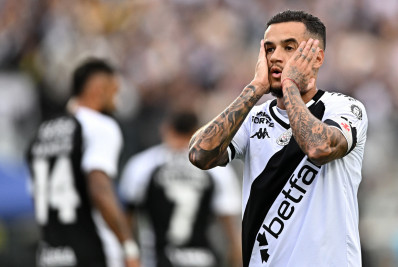 Divergências internas e vaias da torcida tornam futuro de Coutinho no Vasco incerto