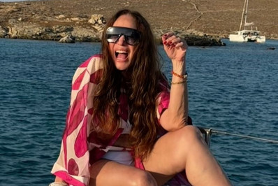 Susana Vieira curte passeio de barco na Grécia: 'Mar sem fim'