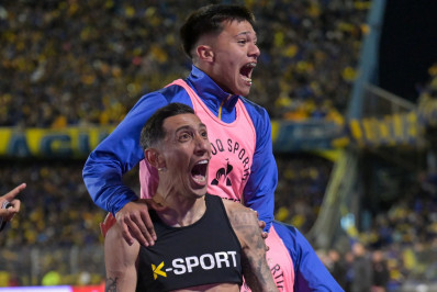 Vídeo! Di Maria anota golaço de falta em clássico na Argentina 