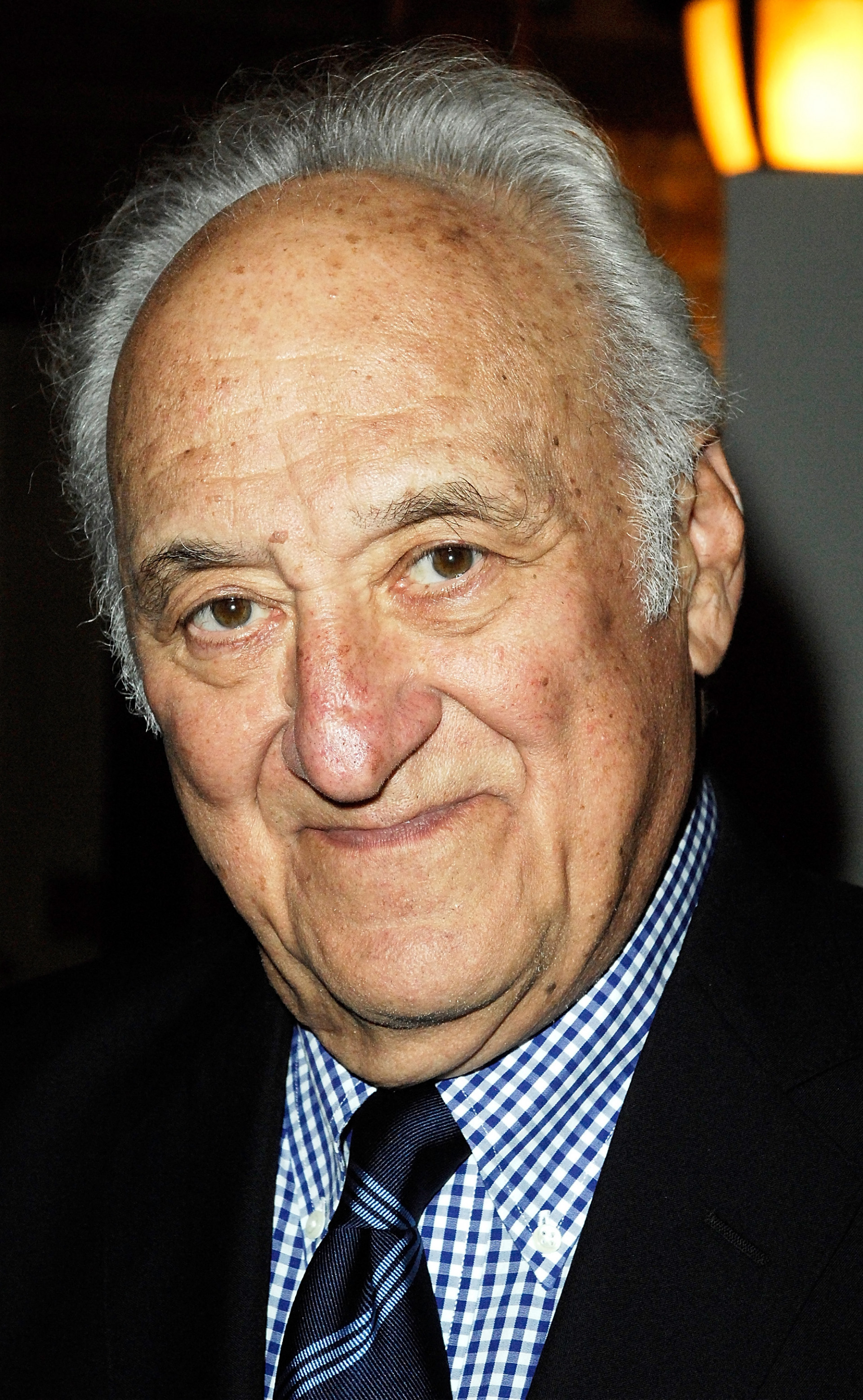 Jerry Adler começou no mundo das artes nos bastidores do teatro - AFP