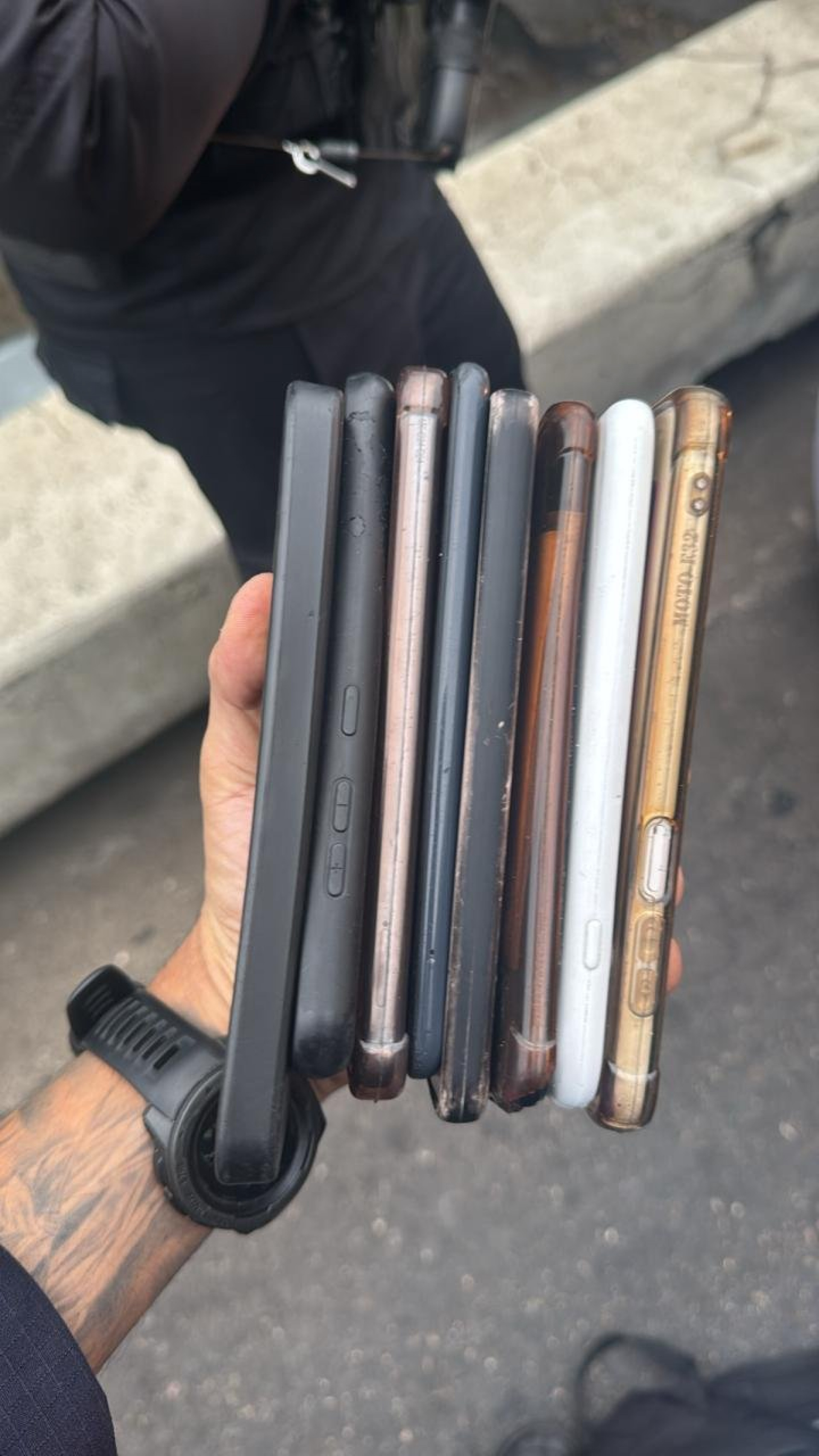 Celulares apreendidos com grupo de adolescentes em Botafogo