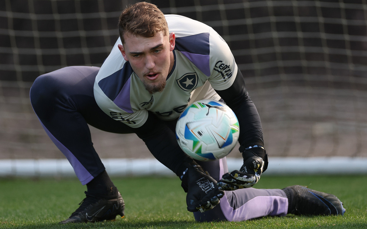 Leo Linck em treino do Botafogo