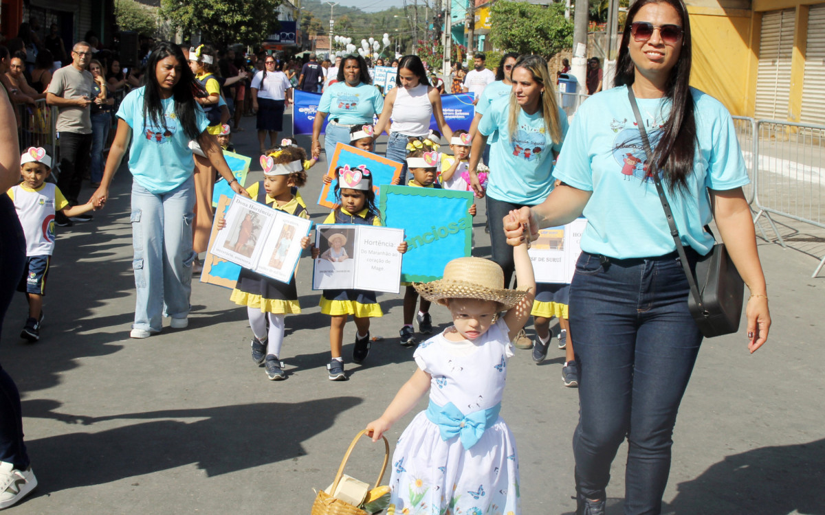 Prefeitura de Mag&eacute; celebra identidade com desfile c&iacute;vico em Suru&iacute; - Divulga&ccedil;&atilde;o