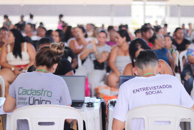 Assistência Social recadastra famílias e alerta contra venda de senha